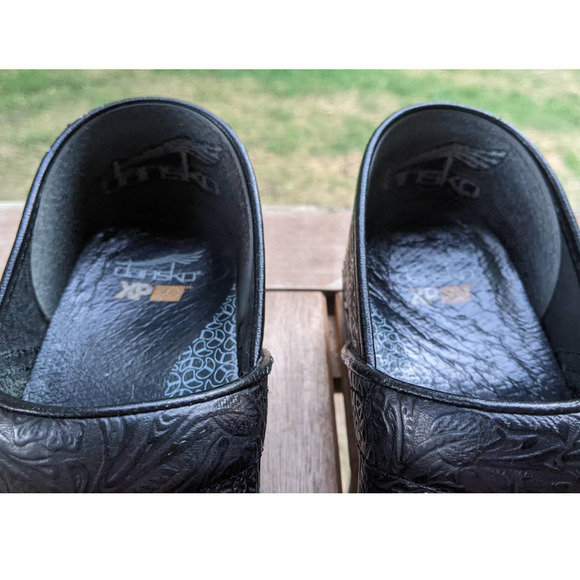 Dansko Pro Black Floral tooled Clogs - Size 40 / 9.5-10 - Picture 9 of 12